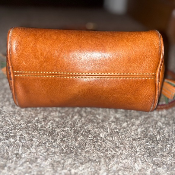GREAT CONDITION RARE DOONEY AND BOURKE FLORENTINE LEATHER VINTAGE CROSSBODY - Picture 4 of 8